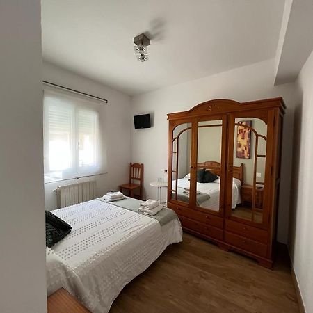 Pension Plaza Palas de Rei Екстериор снимка